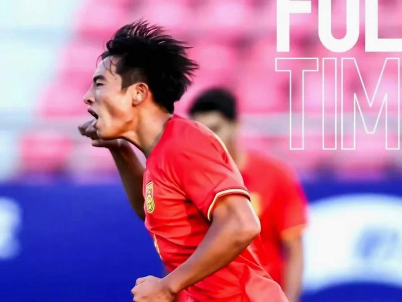 媒体人：U17国脚张伯霖接近加盟湖北星辉，玉昆也曾向球员报价